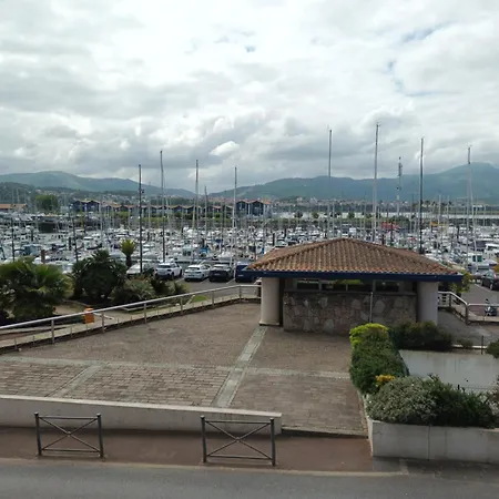 Spacieux T2 A Avec Parking A Deux Pas De La - Fr-1-239-794 아파트 앙다이