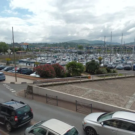 Spacieux T2 A Avec Parking A Deux Pas De La - Fr-1-239-794 *